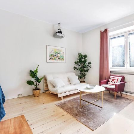 Wehost Modern Kitchen Studio With Bright Colours Helsínquia Exterior foto