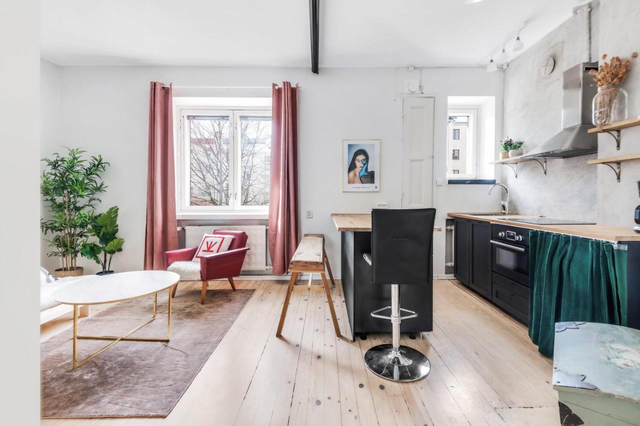 Wehost Modern Kitchen Studio With Bright Colours Helsínquia Exterior foto
